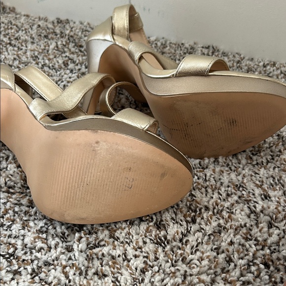 Nine West Metallic Gold Heels - Picture 10 of 17